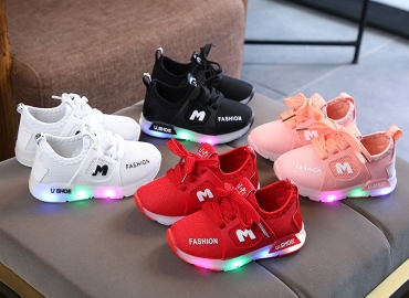 New Children’s Sneakers LED Light Kids Casual Shoes Boys Baby Toddler Glowing Sneakers With Light Girls Sports Shoes 1-5 Years